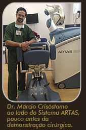 Dr. Márcio ao lado do Sistema ARTAS